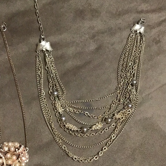 Necklaces -  4 vintage gold metal Necklaces .. Jewelry Bundle …   JB100 - Picture 4 of 7